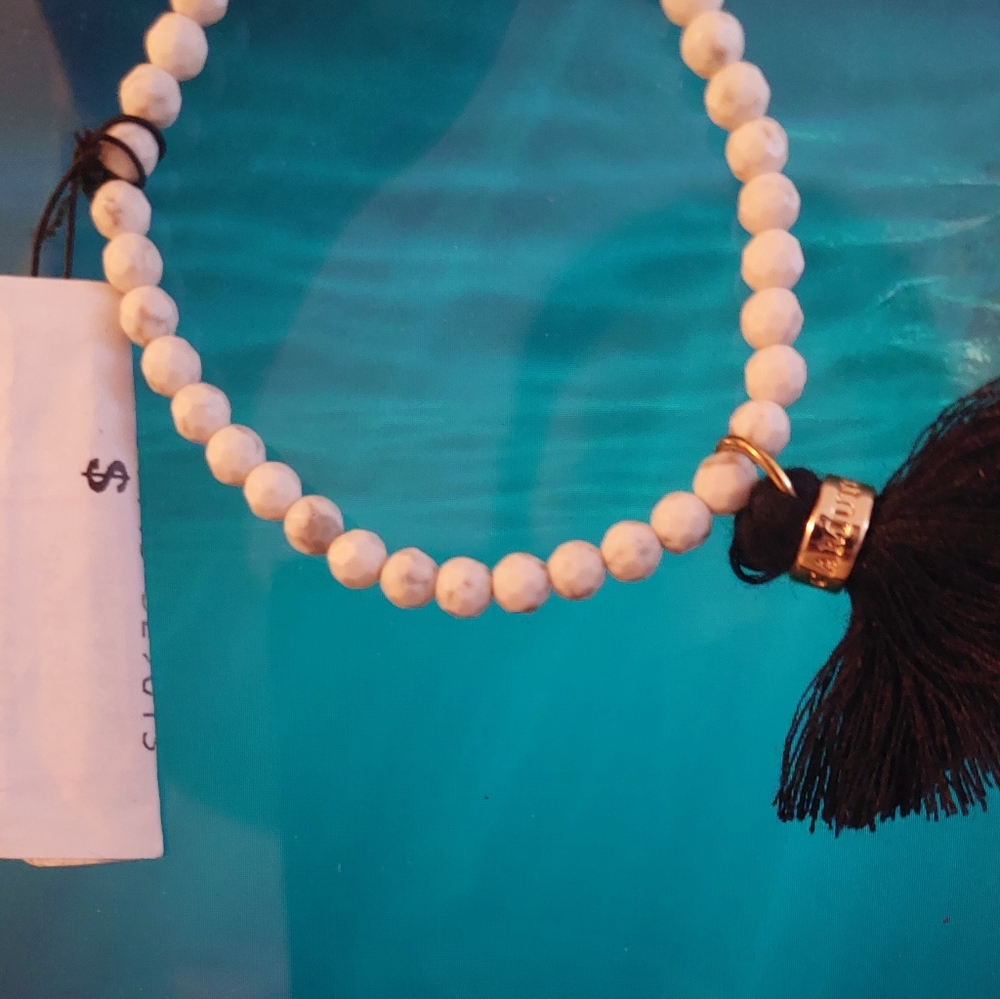 3/$30 Vince Camuto Semi Strech W Tassel